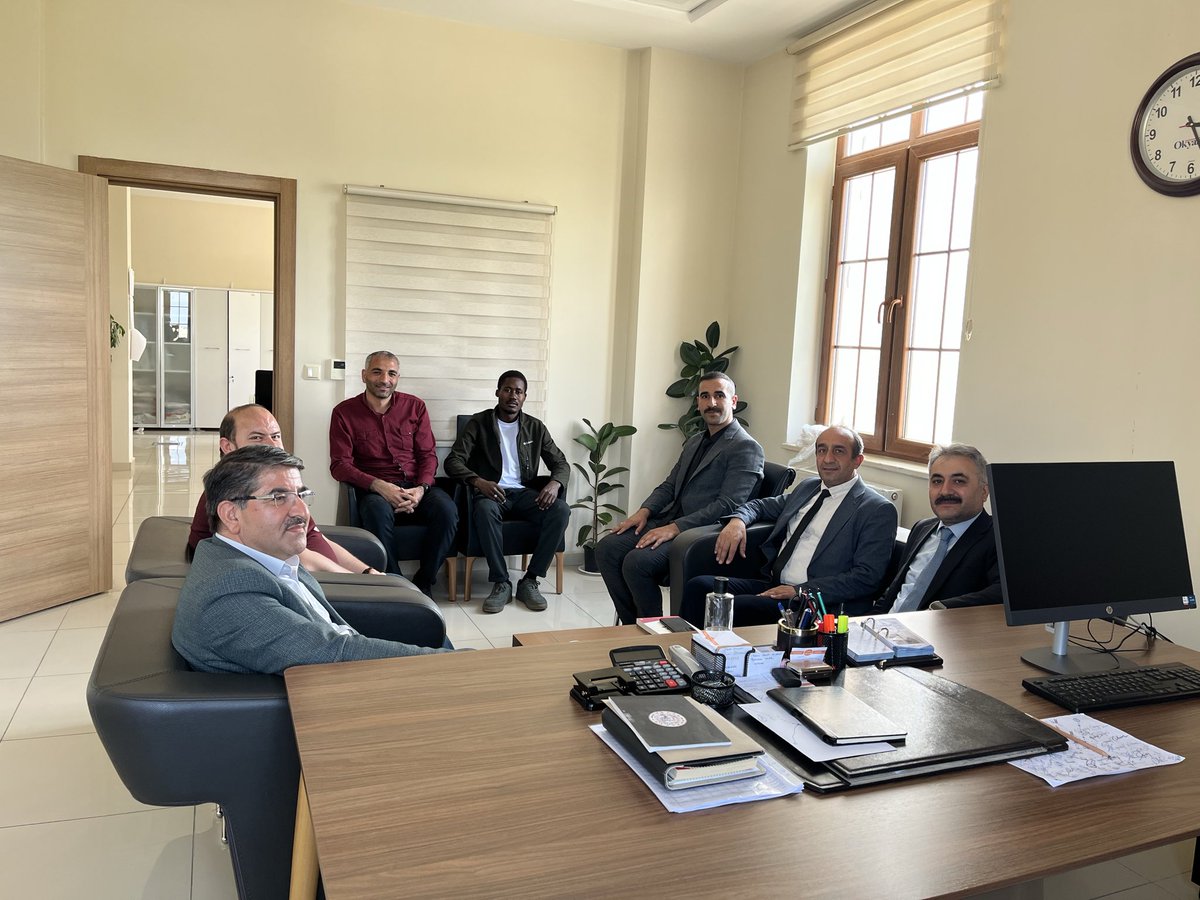PuturgeMem's tweet photo. İnönü Üniversitesi öğretim üyesi Prof. Dr. Mehmet BİRSİN hocamız müdürlüğümüzü ziyaret etti.Hocamıza nazik ziyaretleri için teşekkür ediyoruz.
@MalatyaMem 
@behcet_bakir https://t.co/kFqc445Jh6