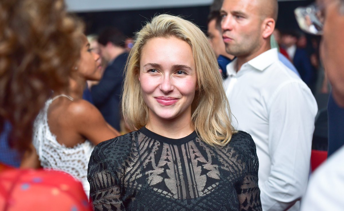 DailyFrontRow® tweet media