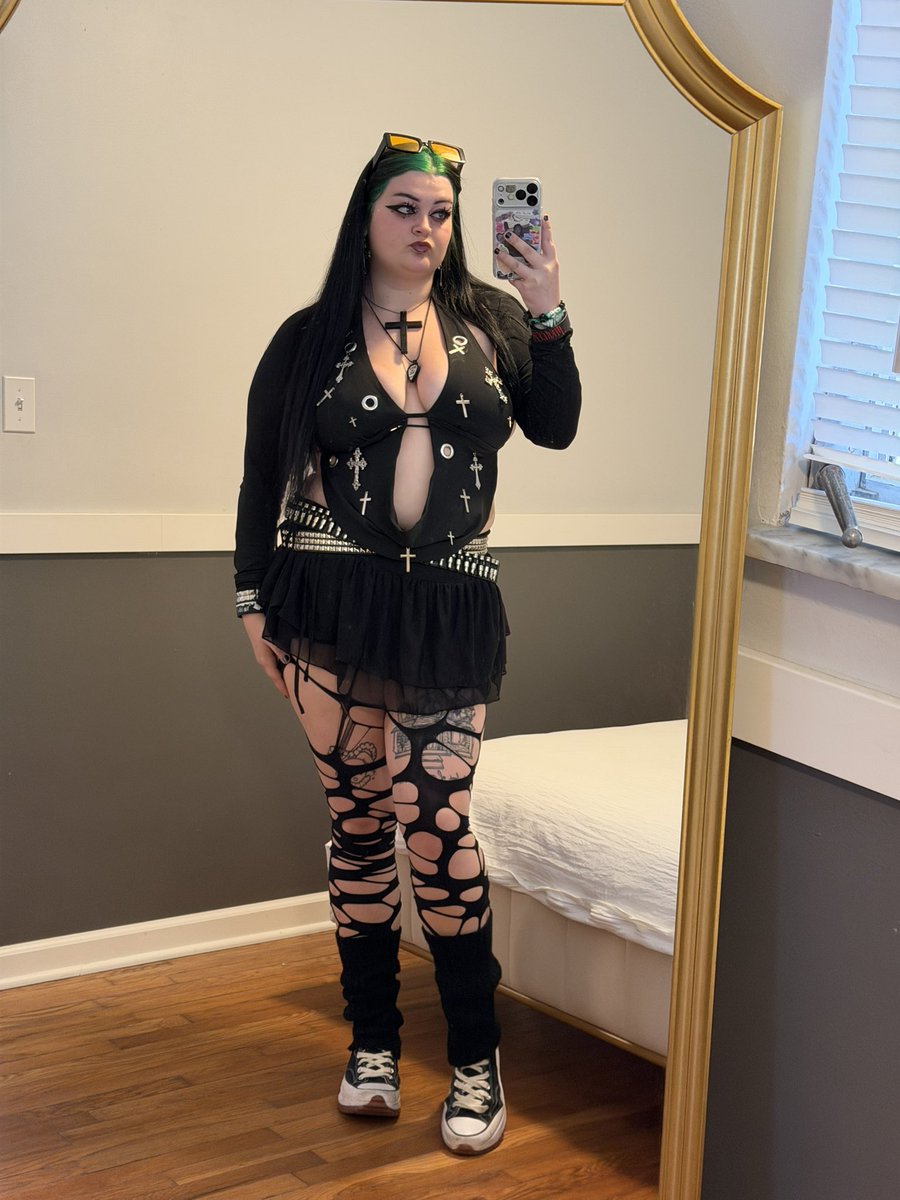 nikki🦷 tweet media