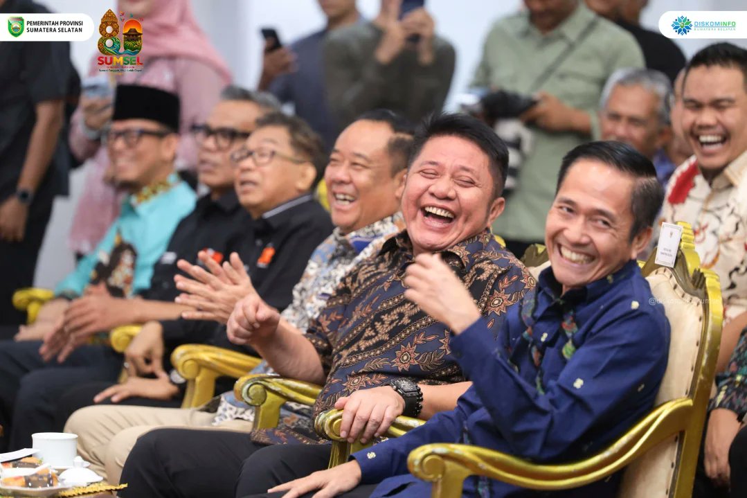 DISKOMINFOSS's tweet photo. Kembali Nahkodai PASKI Sumsel, Fikri Haikal : Komedi Harus Bermanfaat, Bukan Sekadar Viral!

#GubernurSumsel
#WakilGubernurSumsel
#HermanDeru
#CikUjang 
#DiskominfoSumsel
#PemprovSumsel https://t.co/E55V9GHPnJ