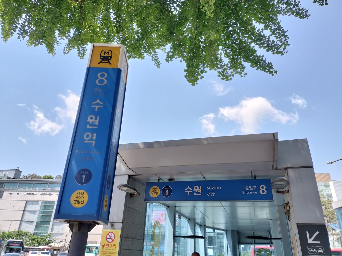 kn_est_1073's tweet photo. スウォン駅の"8番出口"
呪われずに済んでよかったです。 https://t.co/ONi68P1O0Q
