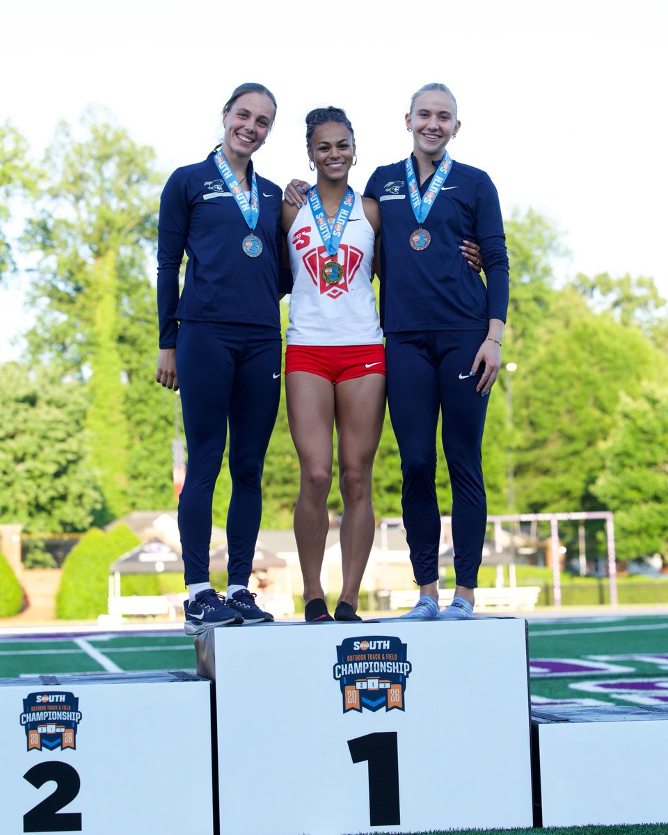 RadfordTrackXC's tweet photo. Just call her the champ! 🏆

Jeylah Hamrick took the 🥇 in the 400, running a personal best time of 52.81 seconds.

#RiseAndDefend https://t.co/mnouz0LhKU