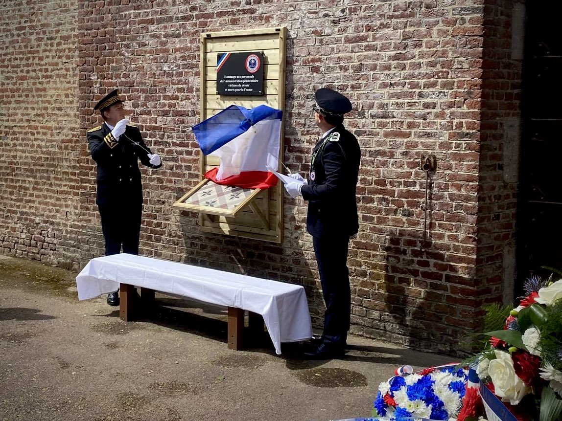 Image de Préfet Pas-de-Calais - #Cérémonie 🇫🇷

Je me suis rendu ce midi à la maison d’arrêt d’Arras afin de participer, aux côtés 