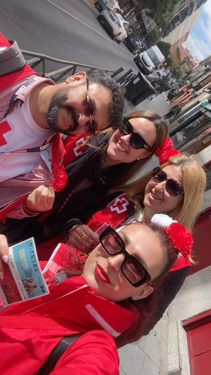 CruzRojaMostole's tweet photo. ¡¡Ayer fue nuestro DÍA DE ORO!! 🥇   Todas las asambleas y equipos autonómicos de #CruzRojaMadrid salimos a la calle a repartir suerte con los boletos para el #SorteoDeOro. El equipo de Móstoles no faltó, animamos a colaborar y a ayudar a personas vulnerables. https://t.co/fgPHPv25bK