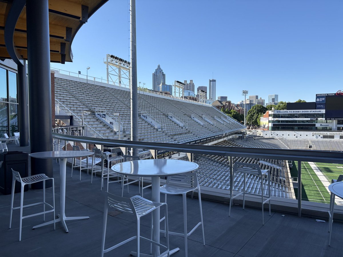 ksugiuraajc's tweet photo. New Georgia Tech athletics center. https://t.co/NDsxN5byB7