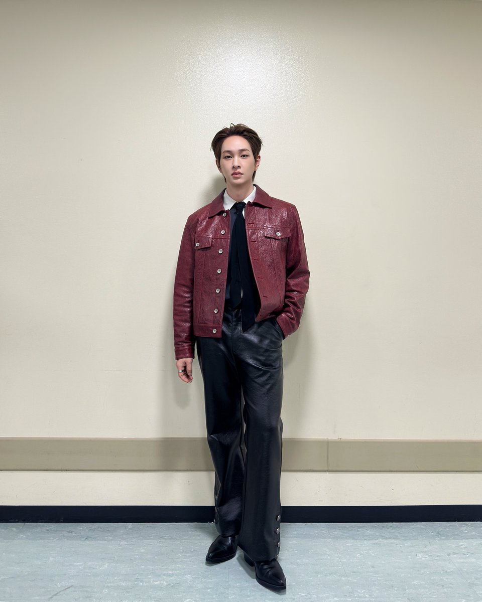 ONEW tweet media