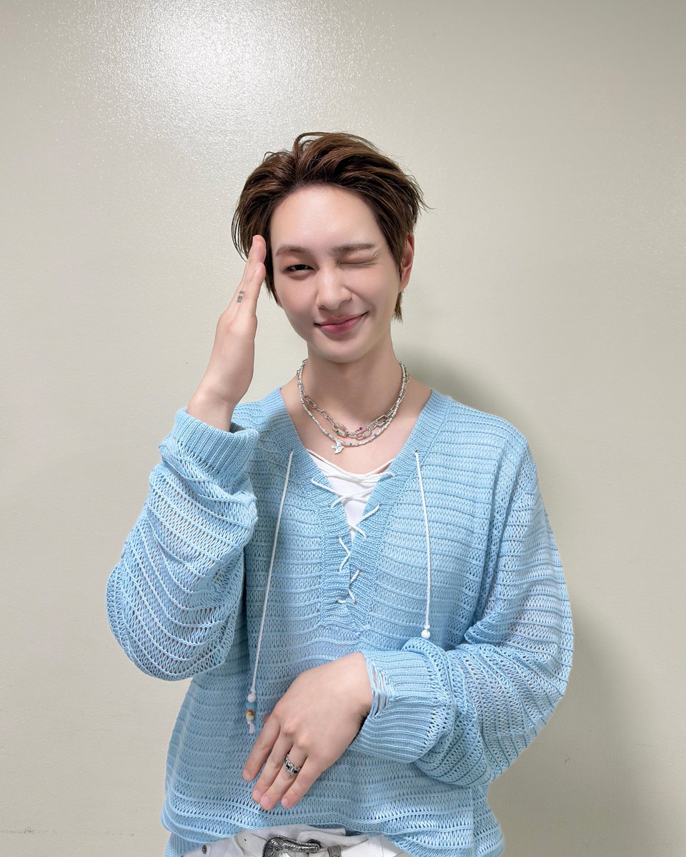 ONEW tweet media