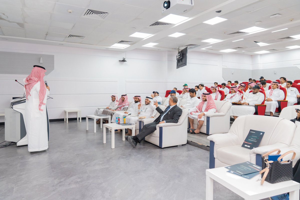 ceer's tweet photo. #CEER organized an educational lecture for King Saud University students, aiming to spread awareness on the benefits of EVs, and their contribution in shaping the future of mobility as part of its #DriveSmarter campaign. https://t.co/mHRWuC1BOm