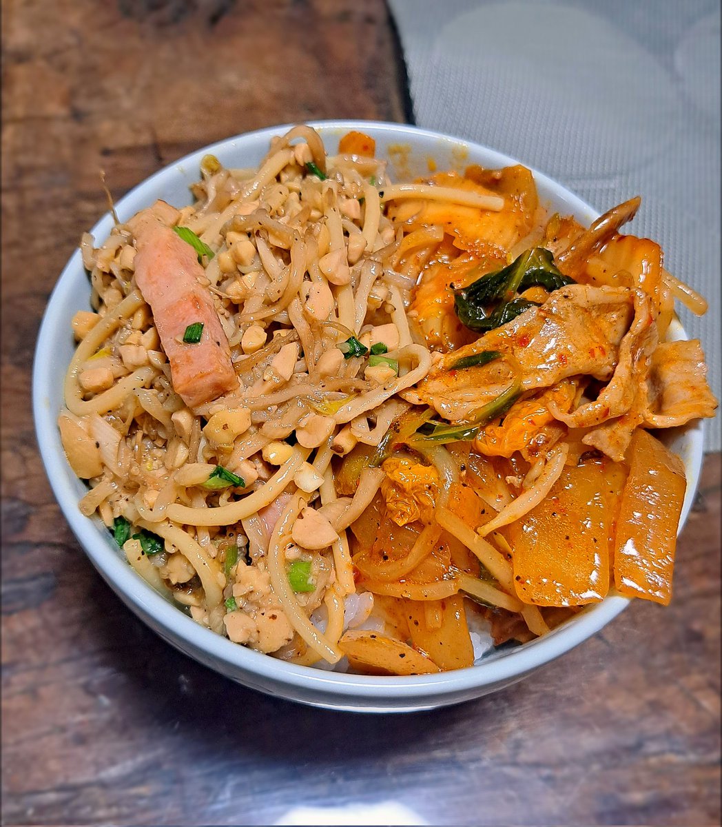 〆！ ナッパス豚キムチ2食丼(下はライス) もう 一日一食は食べたいこれ