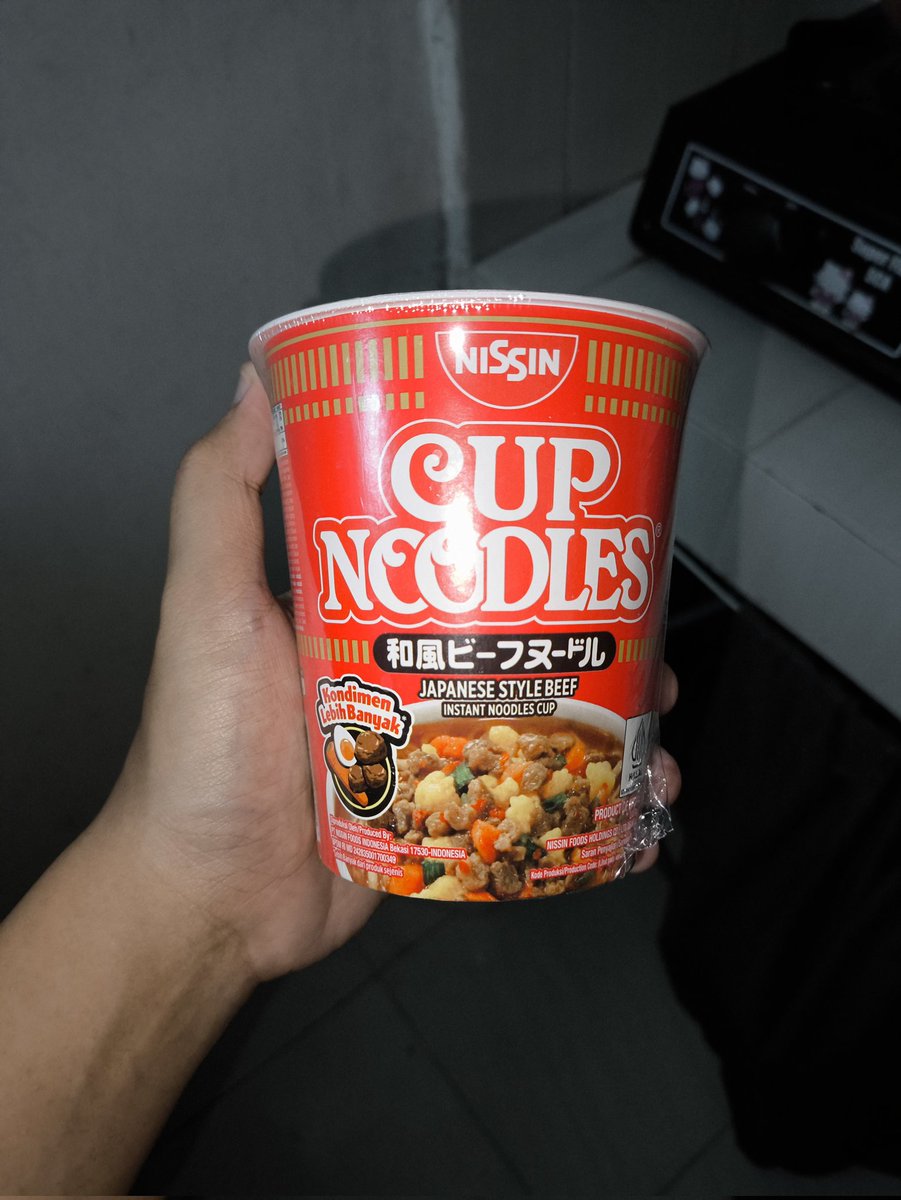 dityapn_'s tweet photo. baru nyobain cup noodles pinginnya mulai masih smk 😭😂 https://t.co/R5SGxfIPVS