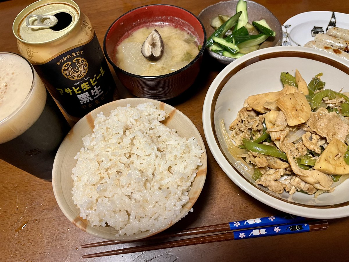 runride88's tweet photo. つなぎ練習でEペース走🏃♂️💨
サンセットランでも汗ばむ気温でした💦
週末は「梅雨のはしり」前の夏日になりそうです☀
今日も1日「おつかれ生」でした🍺
#ランニング #GARMIN #SUNSETRUN #晩酌 #麦酒 #Asahi https://t.co/EMafbRwug2