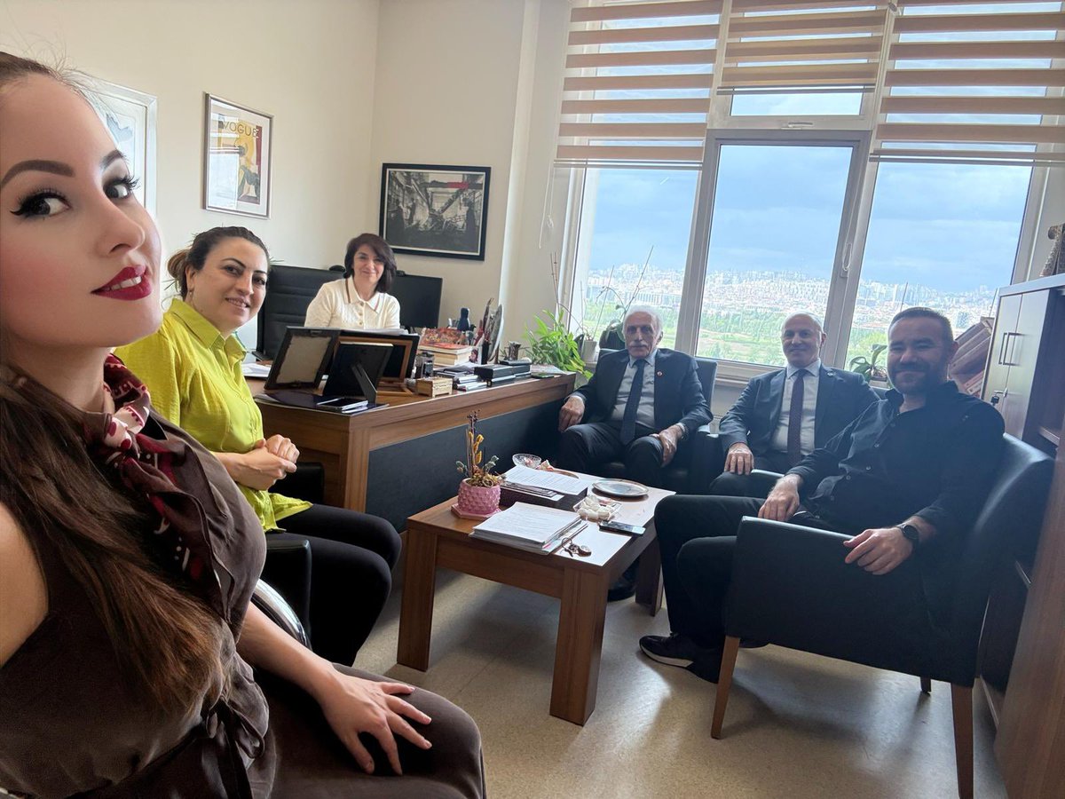 timef_'s tweet photo. “Basının Medya Meslek Yasası ve Medya Meslek Birliği Yolculuğu” çalışmalarımız kapsamında, HBV Üniversitesi İletişim Fakültesi Öğretim Üyeleri, çok değerli hocalarımız Prof. Dr. Sn. Ayşe Elif Emre Kaya, Prof. Dr. Sn. Ufuk Erdem ve Doç. Dr. Sn. Bahar Kayıhan’la bir araya geldik... https://t.co/fmKy8IYmj7