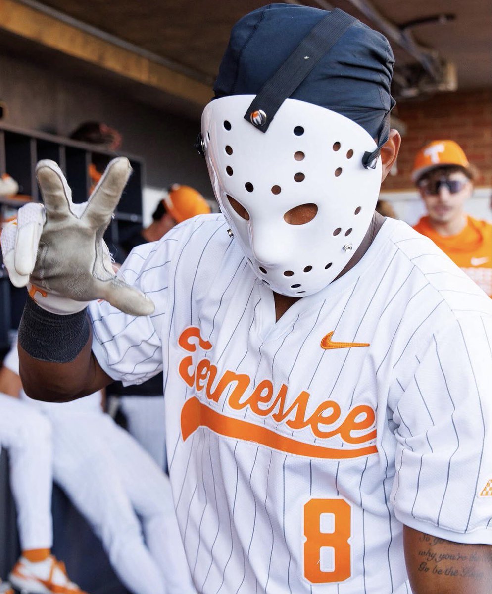 More_Issues's tweet photo. It’s GAMEDAY!🍊 https://t.co/wlAoF0GYL1