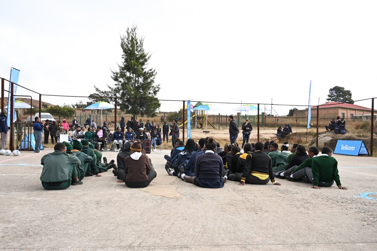 Netball_SA's tweet photo. The Telkom Netball Clinic is officially underway in Fernie ππ
A day dedicated to empowering young athletes through mentorship, skills development, and the love of the game.
#TelkomStandTall #TelkomNetball #FirstPassToCrown
@TelkomZA https://t.co/h33Y3MQ4Hb