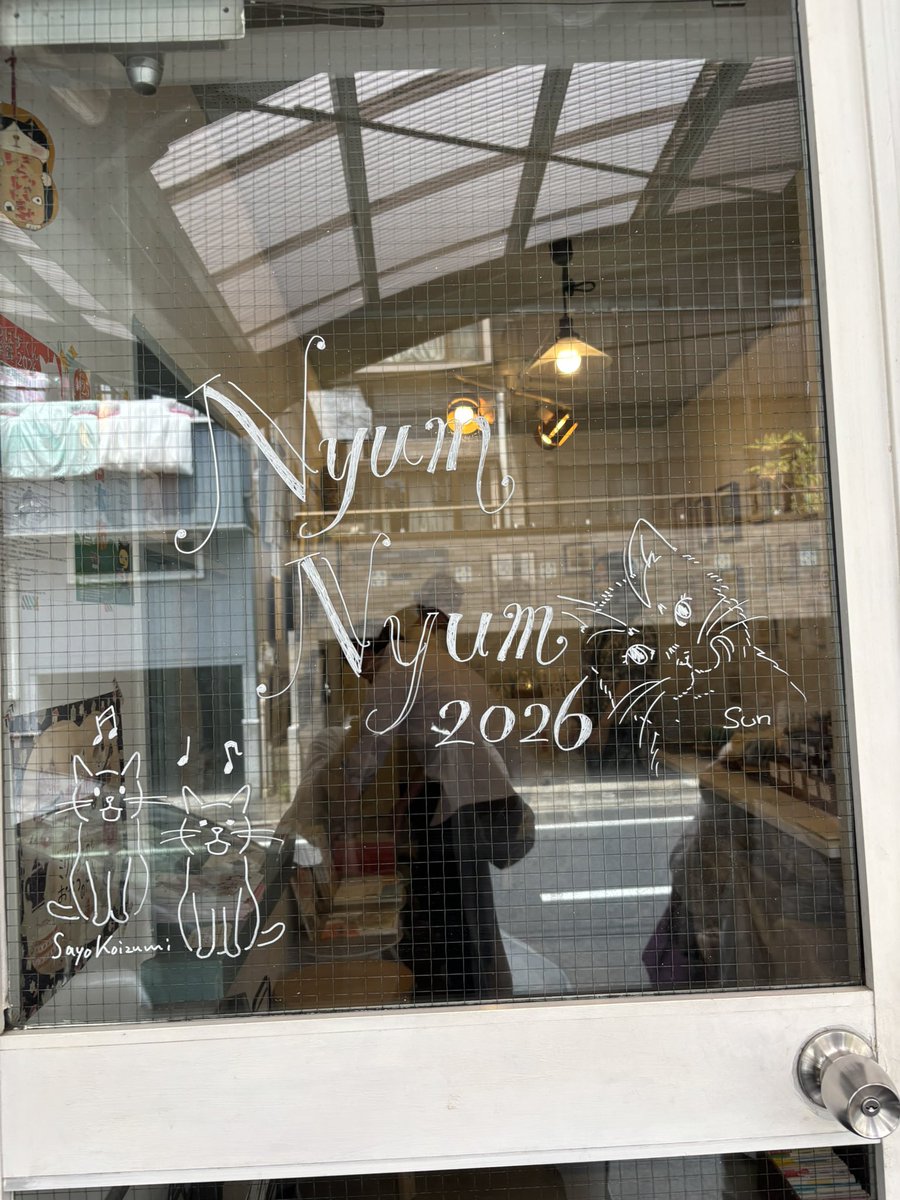 junco_nyanco's tweet photo. #ひるねこBOOKS さんで今日から開催の　#NyamNyam展　へ。午後に用事があったので、あんまり長い時間いられなかったけど、もう全部可愛くて幸せな時間でした！またゆっくり行きたいな😻
#小泉さよ　さんと　#西藤燦　さんにもお会いできて嬉しかったです✨✨
5月27日までです、ぜひ🎵 https://t.co/VmeaLhb83P