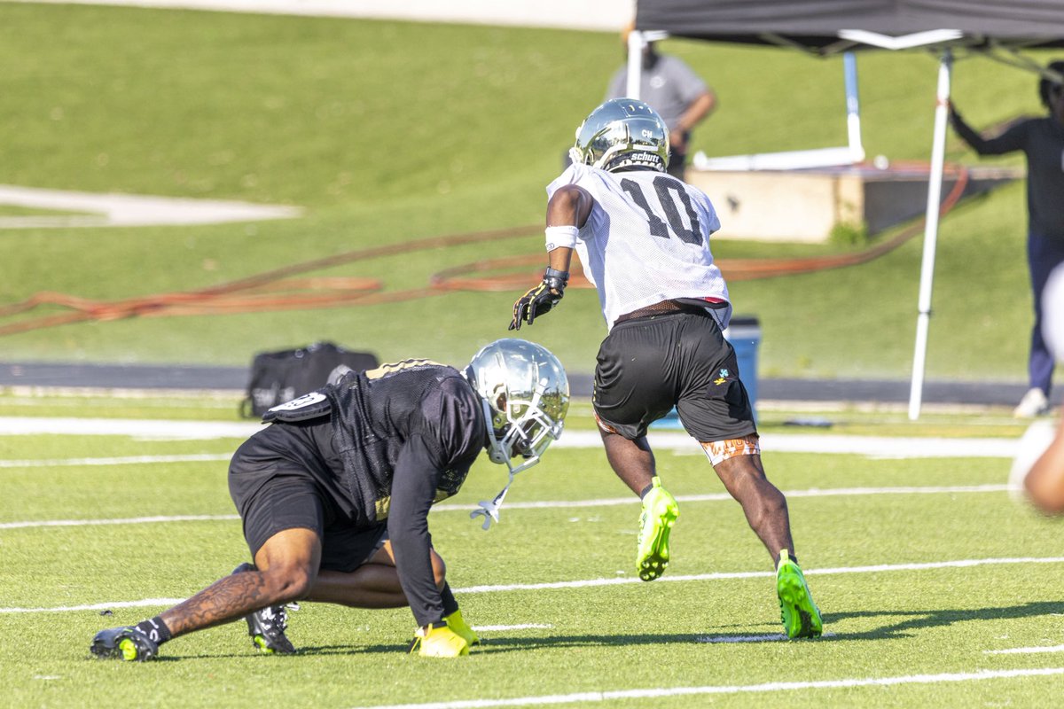SOCGoldenBearFB's tweet photo. Practice 11 Logged ✅

 #TheMecca https://t.co/p1yr7kSWNo