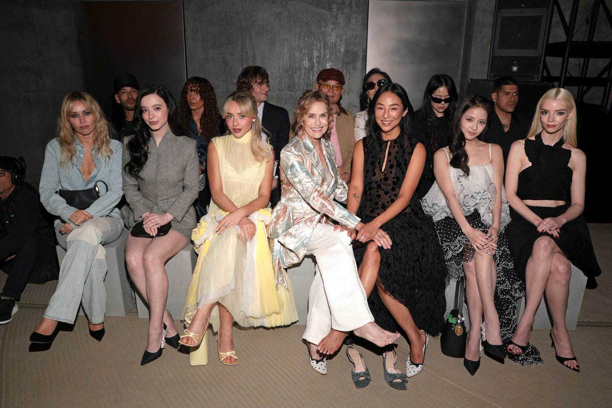 MileyUpdates's tweet photo. Miley Cyrus, Mikey Madison, Sabrina Carpenter, Greta Lee, Jisoo and Anya taylor-joy at Dior Cruise 2027 front row https://t.co/tbaMoLn2ds