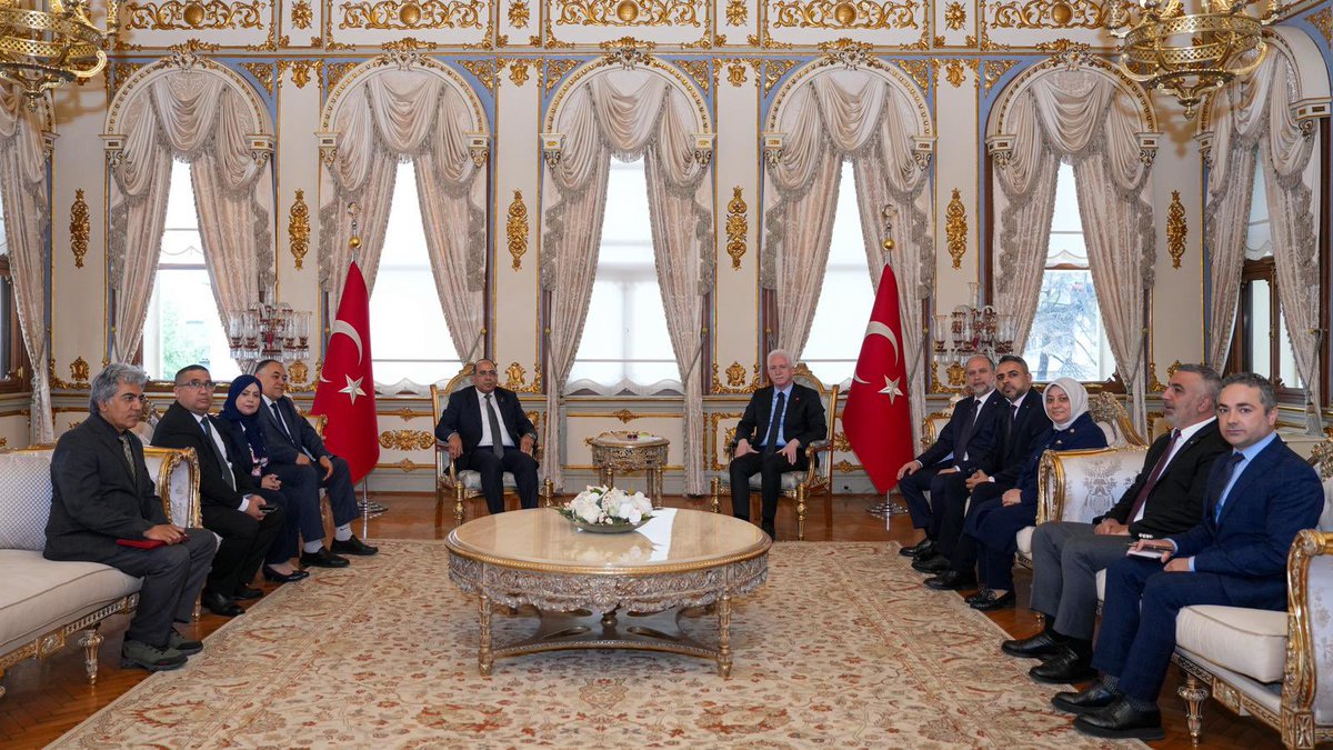 AbdulkadirOzl's tweet photo. Cezayir-Türkiye Parlamentolar Arası Dostluk Grubu Başkanı Sayın Messaoud Guesri ve beraberindeki heyet ile İstanbul Valimiz Sayın Davut Gül’ü ziyaret ettik.

Nazik kabulleri ve misafirperverlikleri dolayısıyla Sayın Valimize teşekkürlerimizi sunuyoruz.
@gul_davut https://t.co/oe73kq7rcA