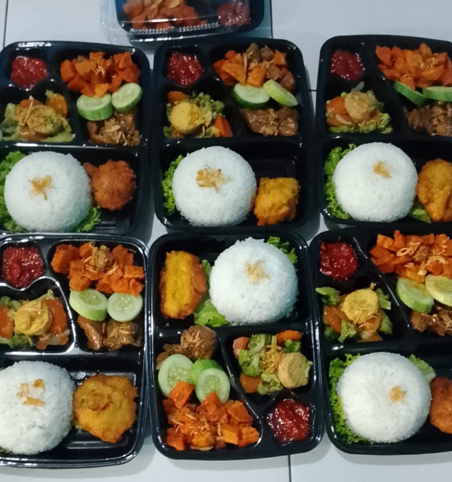 The164Files's tweet photo. Alhamdullilah yaAllah terimakasih dikasih rezeki sibuk ngurusin pesenan yang padet di bulan ini, yang mau order bisa DM yaa, bisa untuk nikahan, syukuran, khitanan. 🤍 https://t.co/gnrGfcqQyv