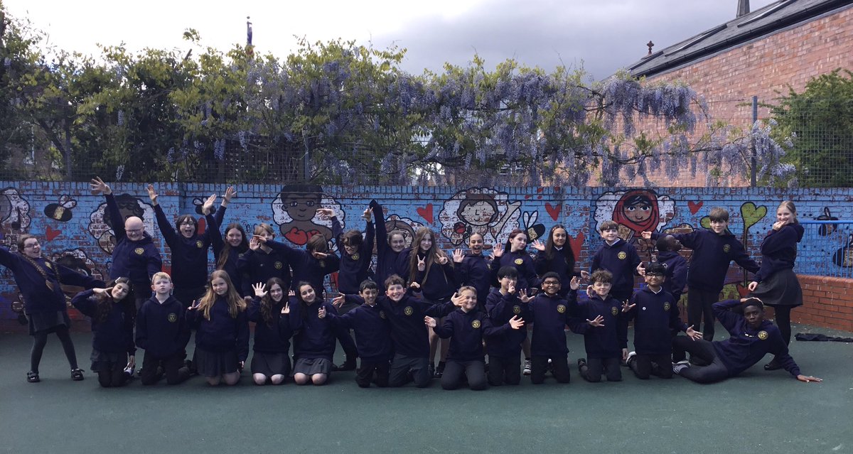 StHildasBury's tweet photo. This morning, after their final test, Year 6 received their hoodies. #verysmart https://t.co/TYdsgCeGrc