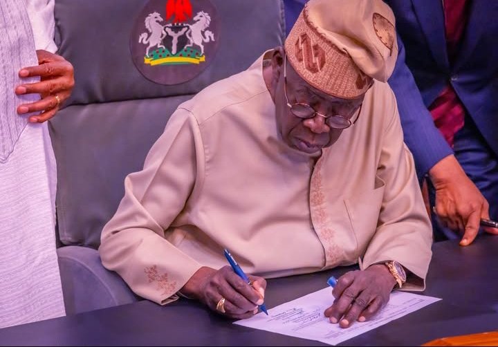 Newscuddle_'s tweet photo. World Bank Pushed To Lock Their Social Media Comment Section As Concerned Nigerians Flooded Them With Requests To Stop Borrowing Money To The Federal Government Of Nigeria.

To Read Full Article, Línk Is On My Bio https://t.co/Sp4nfF9NXd