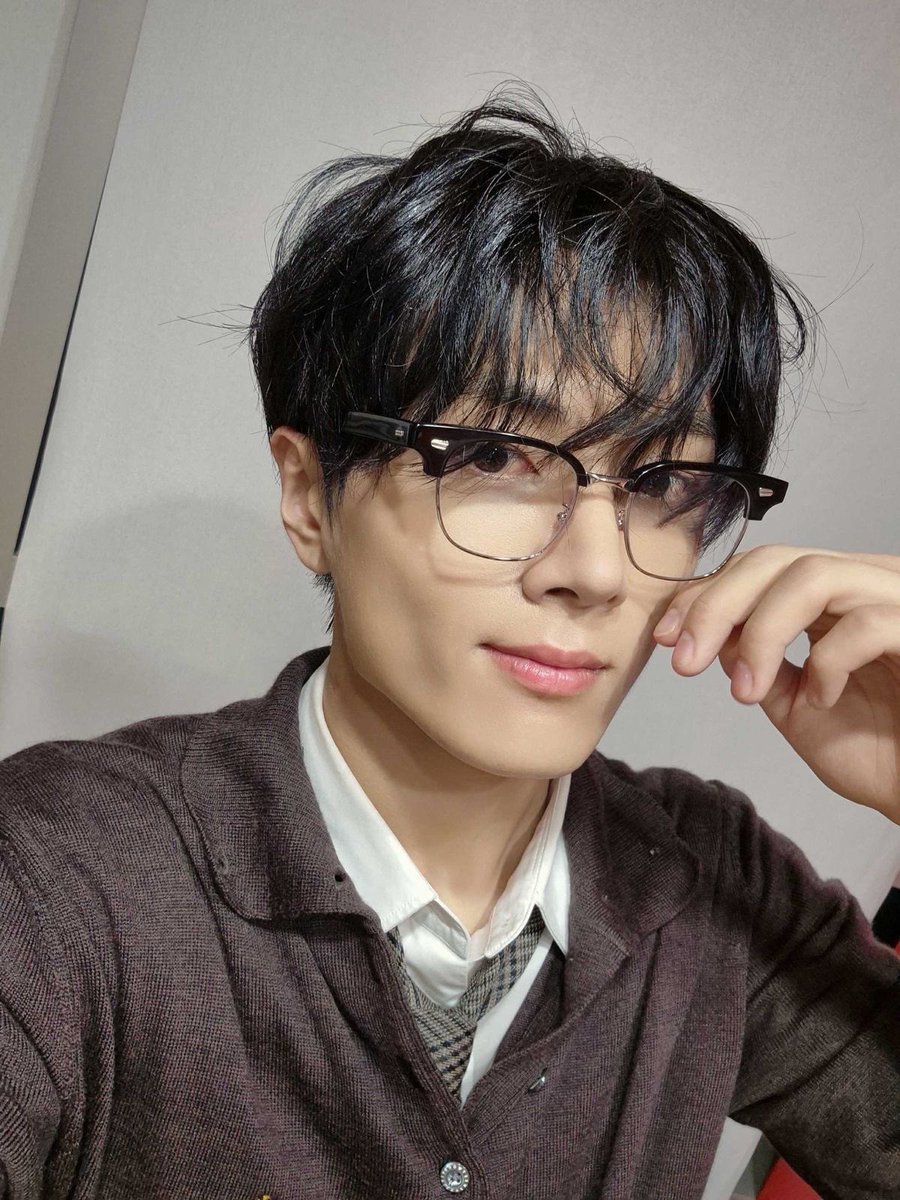 Minjwupark's tweet photo. ih banyak yang pintar. bener ya itu kak Karina ijo neon, Jingyi jie, abang Jay, n abang Sunwoo

habis ini soal bonus ya jam 20.30 :D https://t.co/iPRt36MzSz