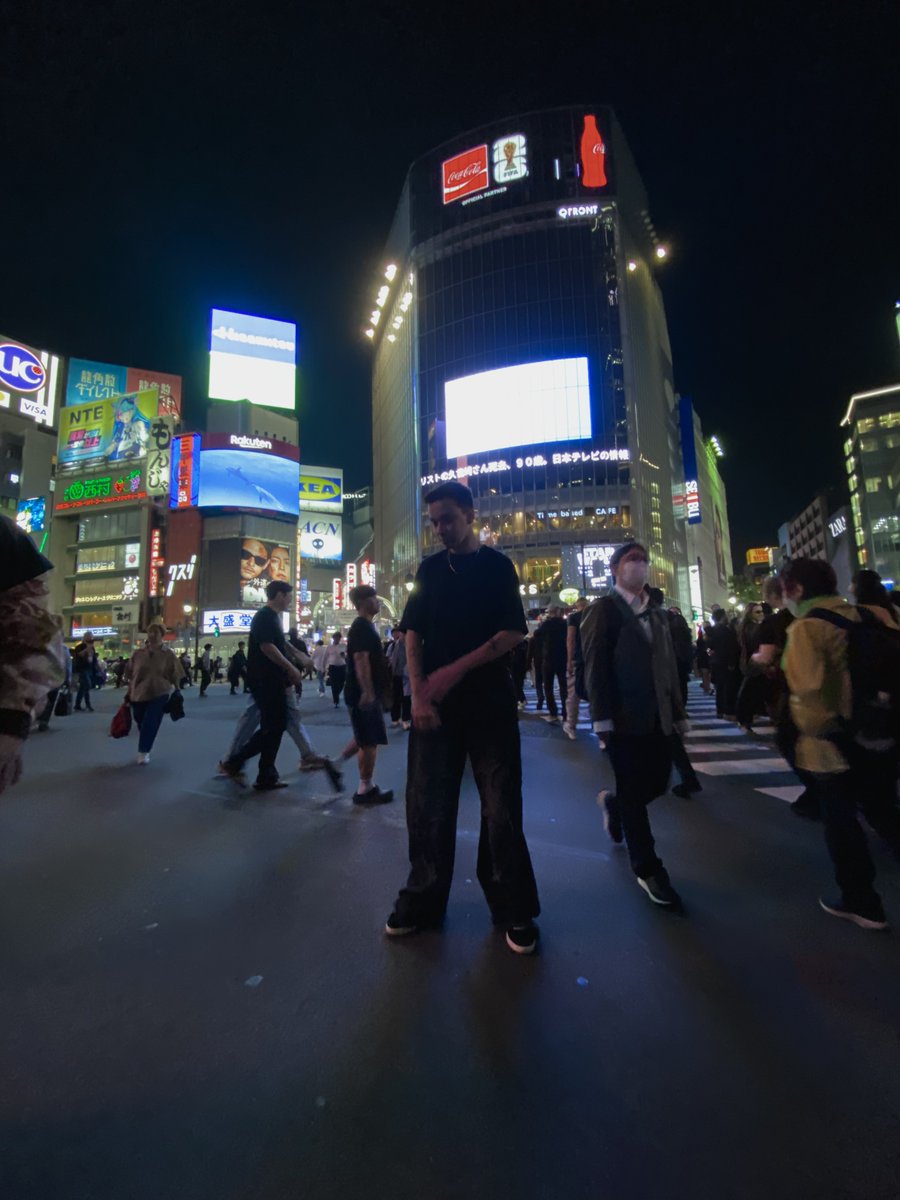 k1lomusic's tweet photo. 東京と大阪で過ごした最後の日々を言葉で表す言葉がありません。日本は初めてでしたが、皆さんからの愛とおもてなしを今でも感じています。皆様、素晴らしい思い出をありがとうございました。決して忘れません！またすぐにお会いしましょう！🔥

love you all 🇯🇵🖤 https://t.co/oANzU5BzkP