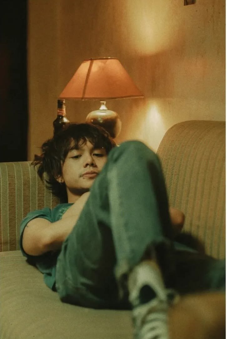 cherriedzild's tweet photo. zild touching his zildussy on the set of suliranin https://t.co/LSLU53JPl5