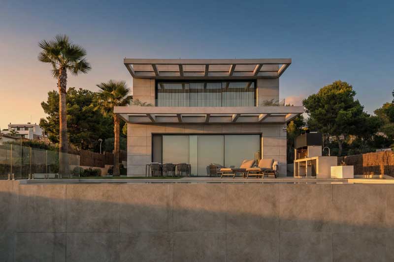 MirsaMobles's tweet photo. Nuestro último proyecto en Cunit es un claro ejemplo de arquitectura contemporánea frente al Mediterráneo. Espacios fluidos, piscina infinity, mobiliario de B&amp;B Italia e interiorismo sofisticado con firmas italianas de alta gama https://t.co/KNHP7aBUpZ https://t.co/T7cubRMa9T
