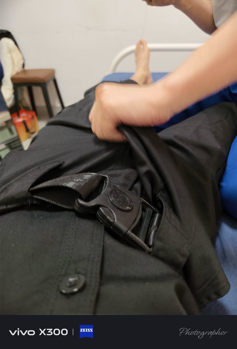 保安校服撸 tweet media