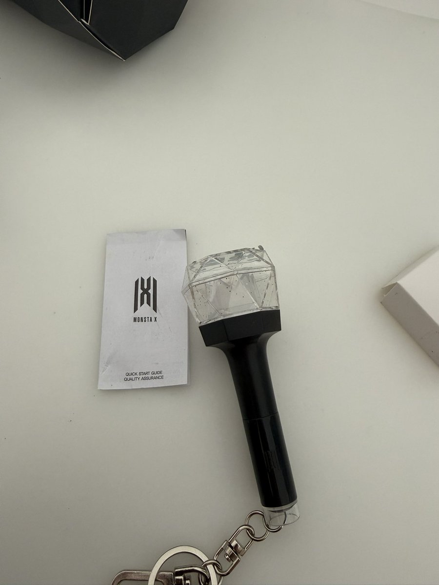 jw1uv's tweet photo. Selling a bunch of monsta x merch (rare pcs, merch etc). If interested pls dm on IG jw_1uv 

#wtsmonstax #monstaxsale #wtsjooheon #wtsjoohoney https://t.co/2LY9luEiuu
