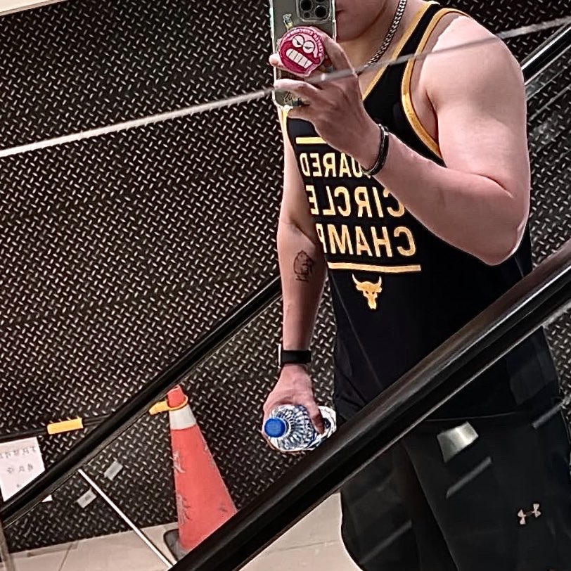 zachelffff's tweet photo. 是不是有變壯而且好像滿好看的 💪🏽💪🏽💪🏽 https://t.co/czdbgUMn6E