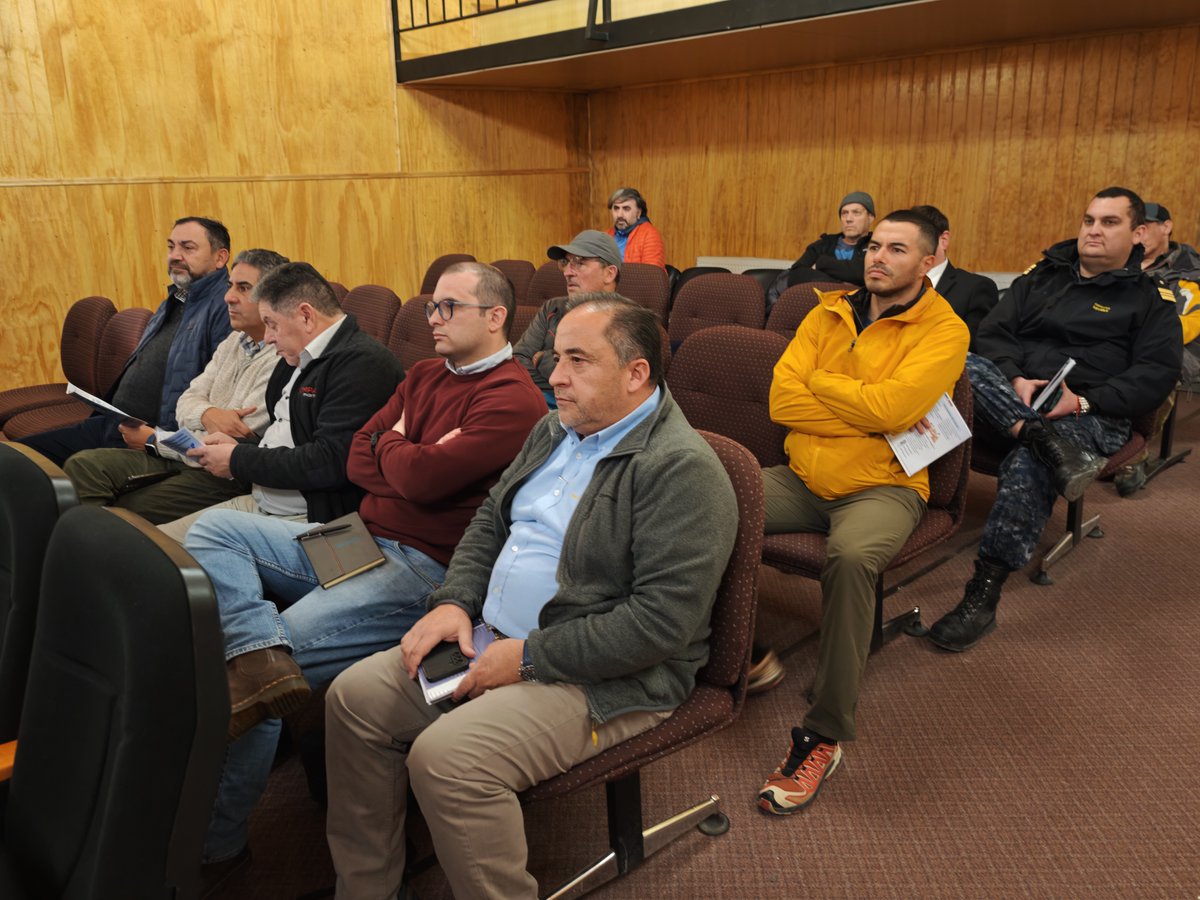 DPPUltEsperanza's tweet photo. 3era Participación Ciudadana estudio “Condiciones Naturales Muelle Transbordadores #Natales”, impulsado por la DOP @mop_chile. Participó DPP Liber Lazo, comunidad y empresas abordando futuras etapas de esta importante consultoría para el desarrollo portuario de la provincia. https://t.co/U0mEbCvLUh
