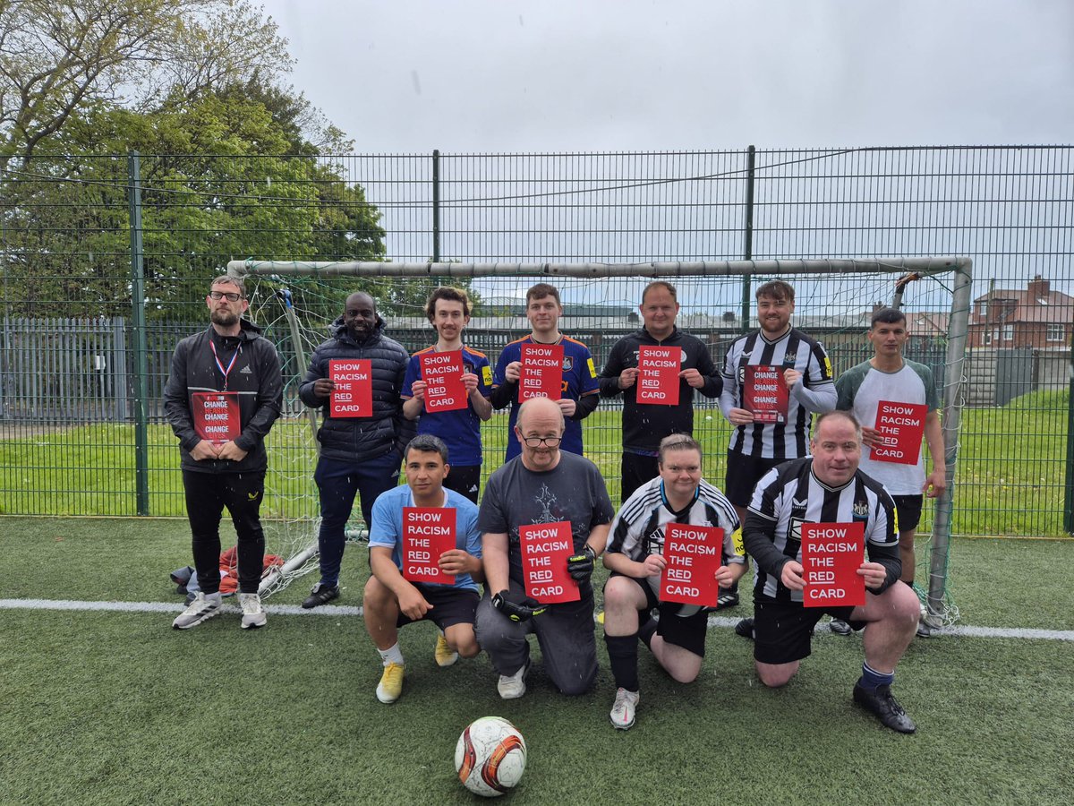 SRTRC_England's tweet photo. Supporting the launch of Level Headers Men's Football @Blyth_Spartans today with @seedorf77.
A great initiative that supports mental health &amp; gives communities space to form - values any anti-racist can get behind!
#MensMentalHealth #AntiRacism #MillionActsOfHope #SRtRC https://t.co/Kpz8zort9S
