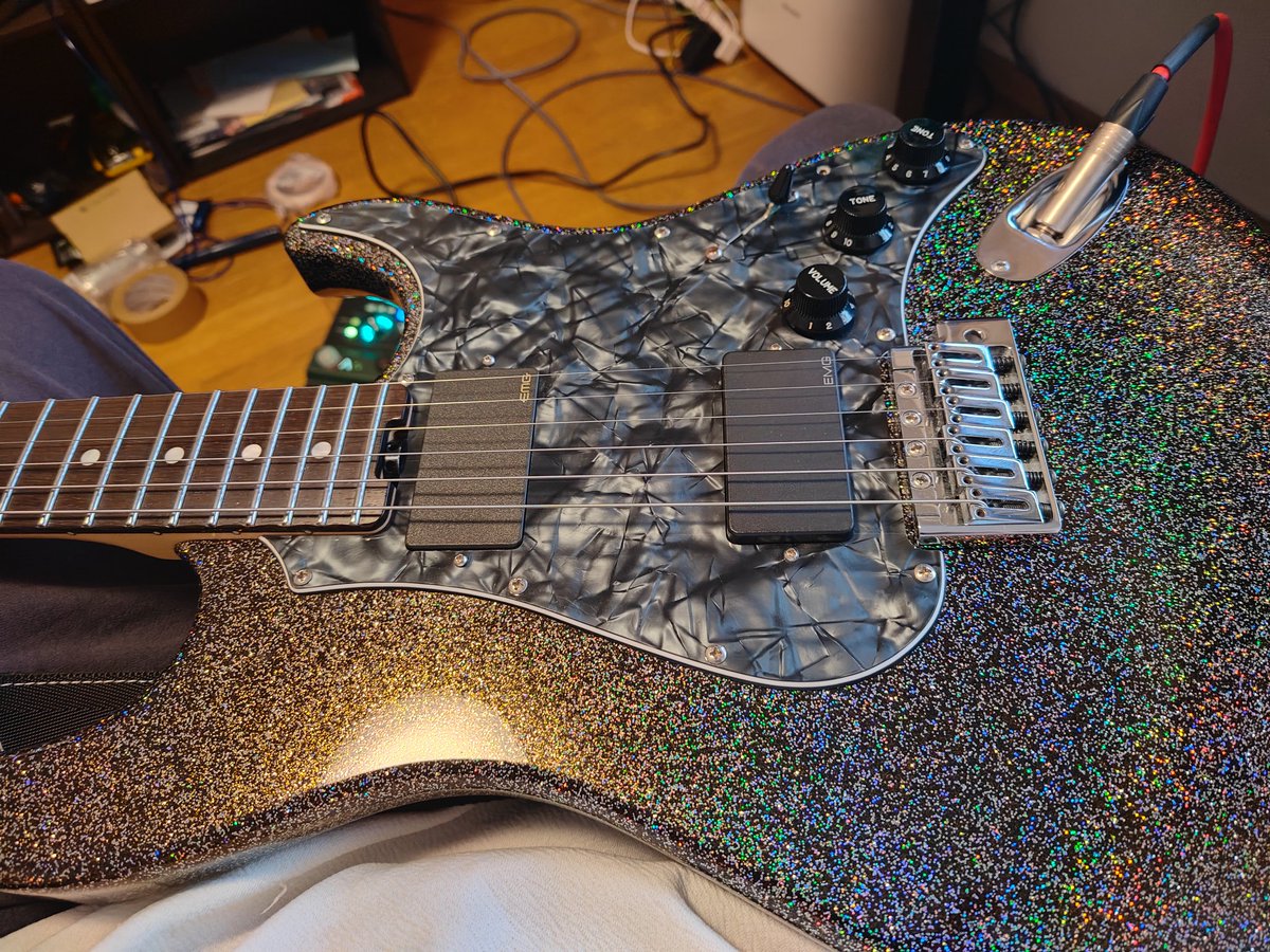 mael_guitar's tweet photo. ヨシ👉
土曜日はこっちで弾きます！ https://t.co/EWGHMvxDEe