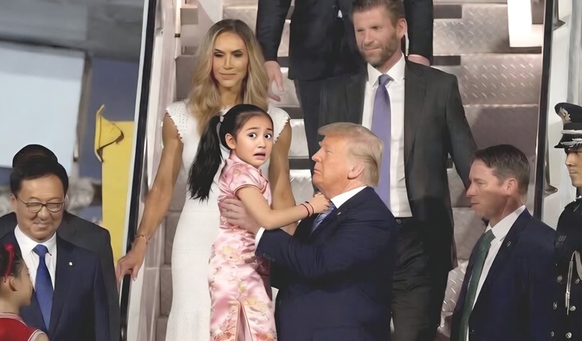 Mahestan8's tweet photo. HELP, HE'S TAKING ME TO THE EPSTEIN ISLAND!
#ChildRapistTrump #China https://t.co/Wu0VaZtsEs