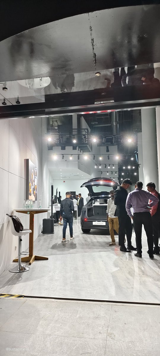 sustainme_in's tweet photo. 🔋⚡🚘 @Tesla @TeslaClubIN Car Showroom & experience centre in
📍 VR Bengaluru ,India 🇮🇳
#Tesla #Elonmusk #VRbengaluru #Electriccar #Evs #Gogreengoelectric
#bengaluru #bangalore #VRmall #Elon
#electriccar #gogreen #sustainme https://t.co/Gn7Kbu54AC