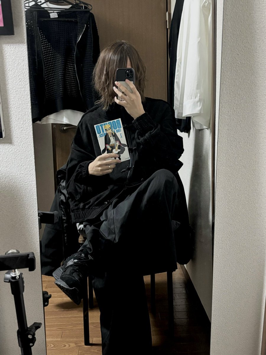 bakemon__1026's tweet photo. 好きな服＋好きな漫画 
#black #code #BORUTO #日常垢 https://t.co/ySegxVwWIi