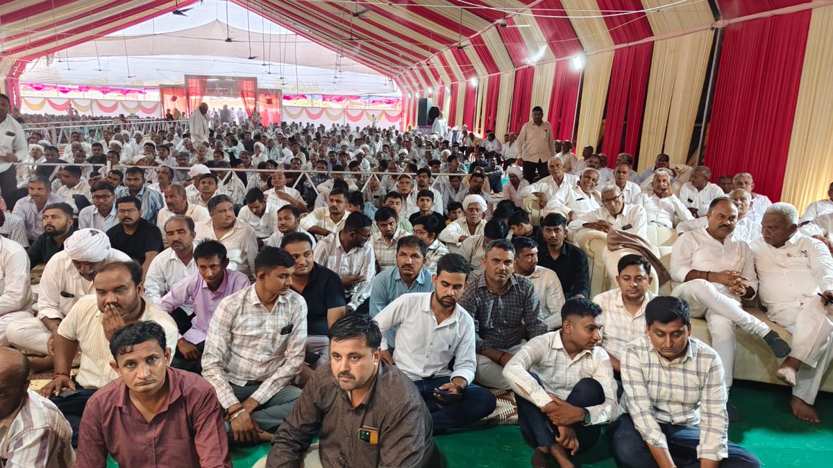 Gautambhaibjp's tweet photo. મારા મત વિસ્તાર તળાજા તાલુકાના ઠળિયા મુકામે શ્રી સમસ્ત ટાઢા પરિવાર દ્વારા આયોજિત "શ્રીમદ્ દેવી ભાગવત જ્ઞાન યજ્ઞ" પ્રસંગે સહભાગી બનીને વ્યાસપીઠના દર્શન સહ કથા પ્રસંગોનું શ્રવણ કર્યું!

ભક્તિમય વાતાવરણમાં કથારસનું શ્રવણ કરી આધ્યાત્મિક આનંદની અનુભૂતિ થઇ.

#Bhagvat #Thaliya #Talaja https://t.co/enF1wjnepb
