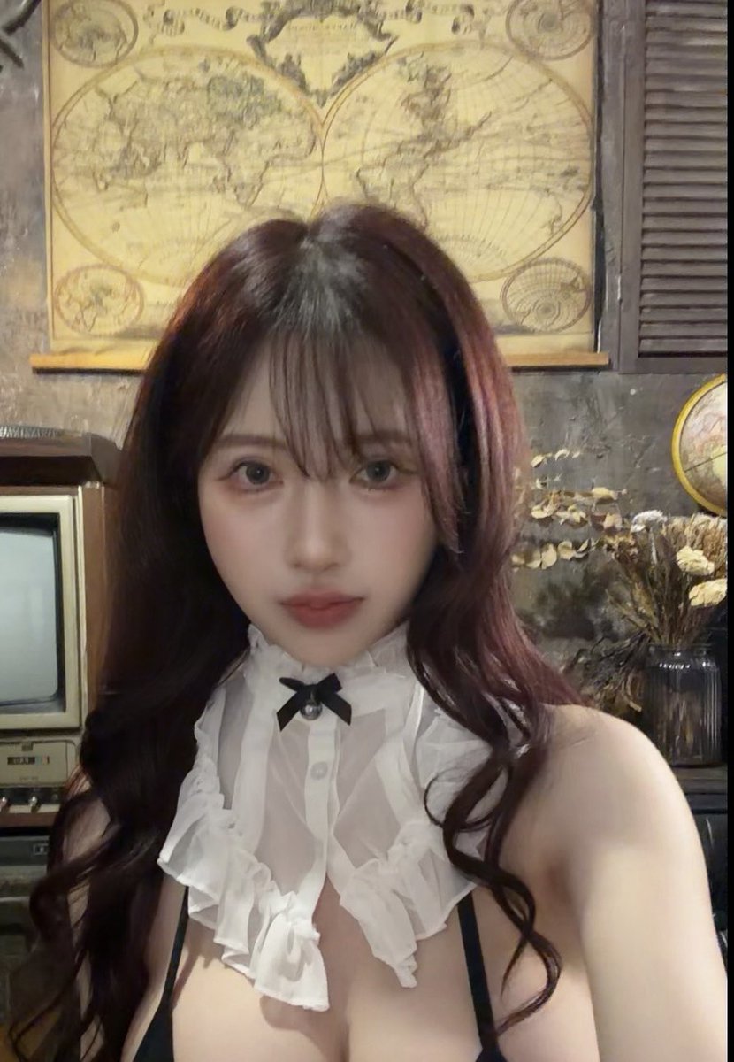 chichy0918's tweet photo. Not everyone gets to see this side of me 🩷🐰
A little softer, sweeter… and more dangerous when the door closes.
Come closer on my OnlyFans 🤍

https://t.co/4YbwjvKgUN https://t.co/oSAh0HhADg