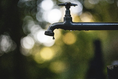 WatersafeUK's tweet photo. 💧#WaterSavingWeek is done - but the leaks aren’t. A dripping tap wastes up to 5,500 litres a year.  

Our message to consumers? "Fix it now, before it gets worse. Find a WaterSafe-registered plumber 👉 https://t.co/Czaks7xkkM"

#SaveWater #WaterSafe https://t.co/RLjz0f0vT8