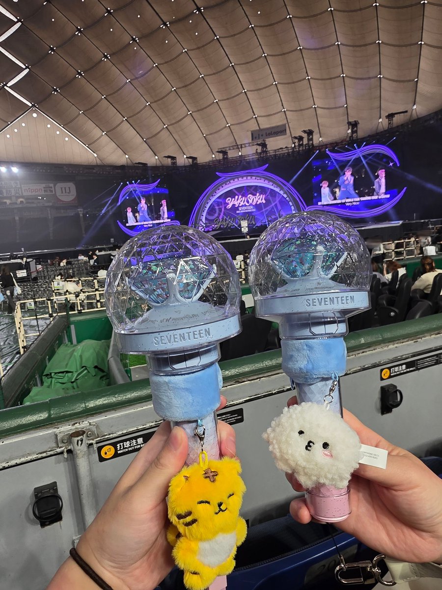 otodo_chan's tweet photo. 260513
『SEVENTEEN 2026 JAPAN
FANMEETING 'YAKUSOKU'』
ボンボンイめじるし3つも交換してくれた方たち、ソンムルお譲りしてくれた方たちありがとうございました！
今年のペンミも大満足🩷🩵
皆の制服、御馳走様すぎるし
可愛すぎて滅❤️‍🔥
#SEVENTEEN
#SVT_JP_FM_YAKUSOKU https://t.co/tgemd8kaDf