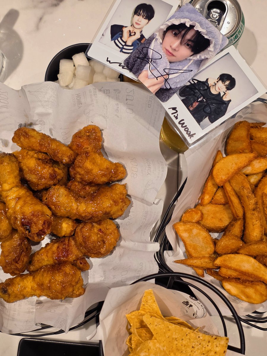 이월 tweet media