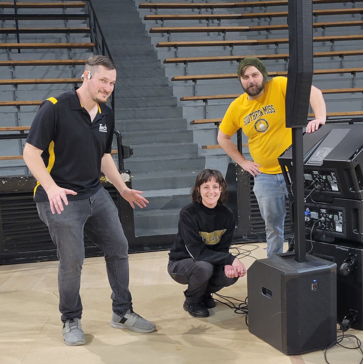 USMiTech's tweet photo. Before the caps fly, the cables go down 🎓😂
Shoutout to our @USMiTech A/V team for helping graduation run smoothly! 👏 https://t.co/NMCCMWekAt