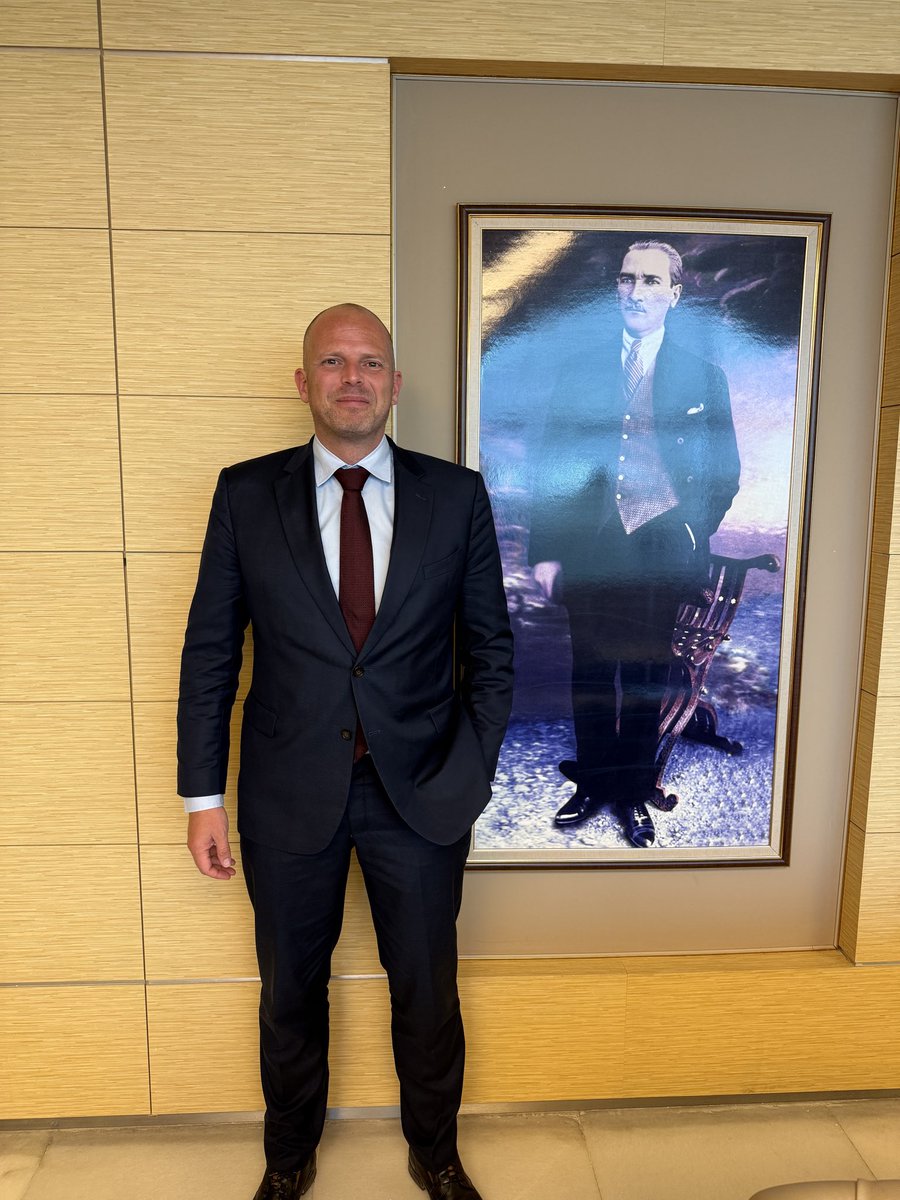 Theo Francken tweet media