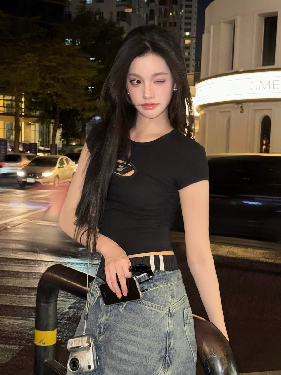 Primyuda's tweet photo. ୨ৎ   “𝘊𝘪𝘵𝘺 𝘓𝘪𝘨𝘩𝘵 𝘋𝘳𝘦𝘢𝘮𝘴”  𐙚  ⋆｡ Beneath the shimmering city lights, I carried my silence like a secret only the night could understand. While the world rushed past in blurred motion, I remained still for a moment, lost in the beauty of everything unspoken. https://t.co/s3JJ5HXndL