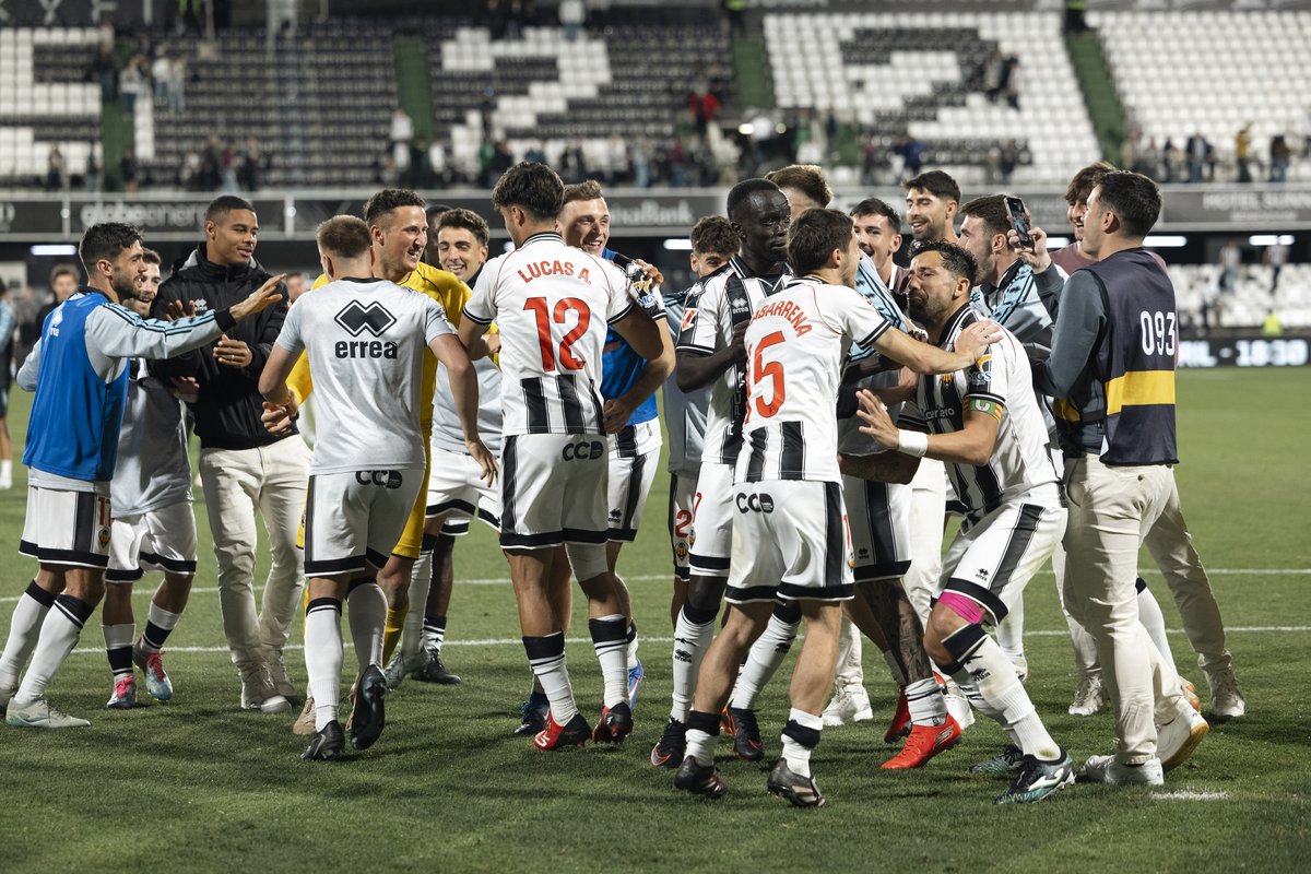 CDCastellon's tweet photo. 🫂 Hoy es el #DíaMundialFamilia

¡Qué mejor sitio para celebrarlo que el templo!

🎟️ https://t.co/bL4SUB4sF9

#PPO👂 https://t.co/3mpBiozDPo