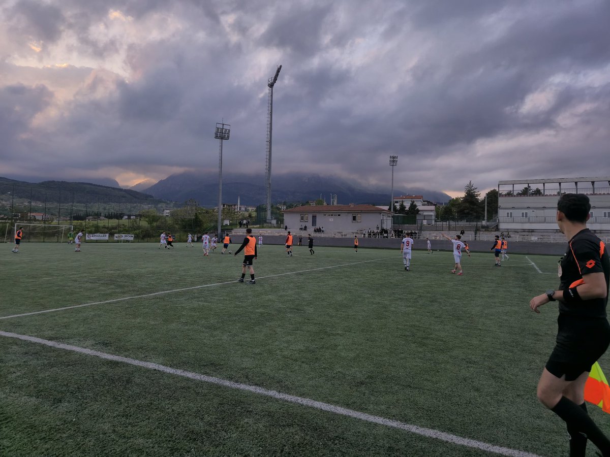 KarabukKYGM's tweet photo. 📍 Bahaddin Gazi Yurdu

19 Mayıs Atatürk’ü Anma, Gençlik ve Spor Bayramı kapsamında düzenlenen Yurtlararası Futbol Turnuvası’nda şampiyon olan takımımızı gönülden tebrik ediyor, göstermiş oldukları mücadele ve başarıdan dolayı öğrencilerimize teşekkür ediyoruz. 🏆⚽🇹🇷 https://t.co/WwDhdvukCd