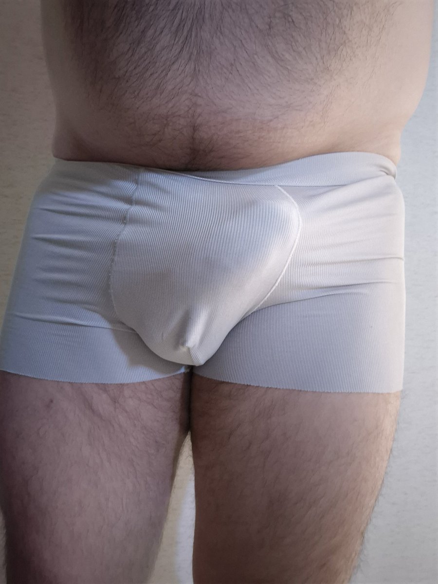 Testecam19's tweet photo. Que tipo de cueca fica melhor? https://t.co/bPUC4ljJZj