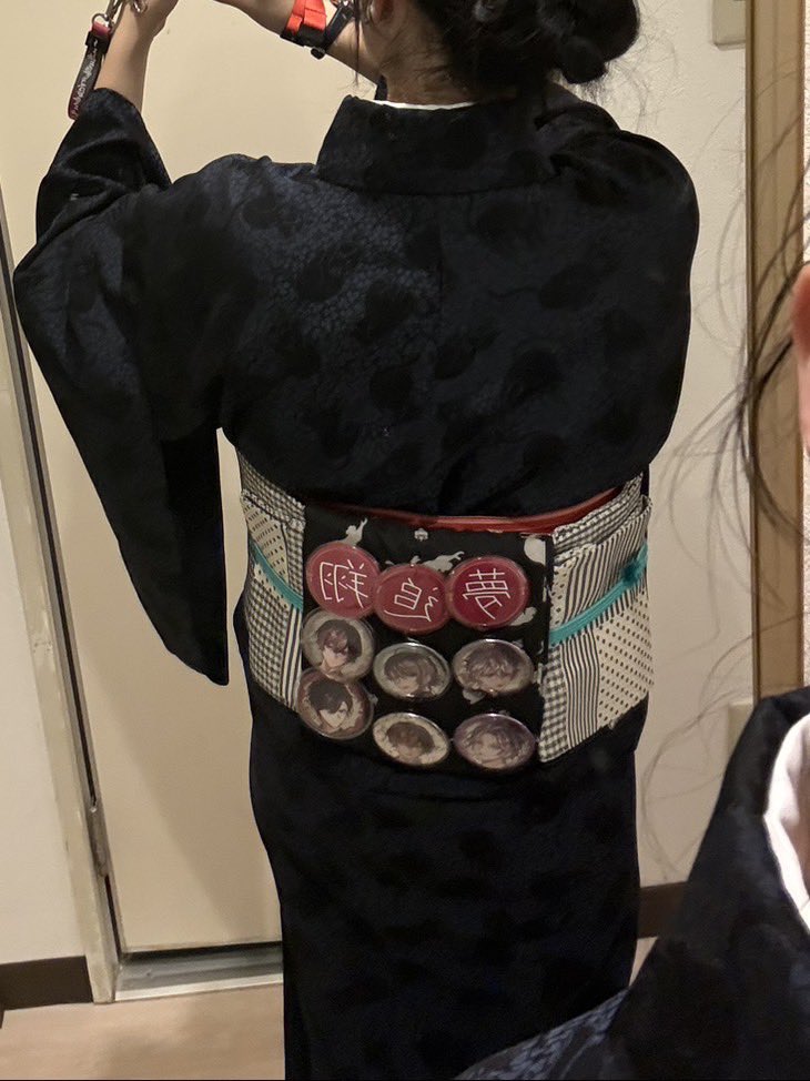 turu0841's tweet photo. 2回目の着物での現地参戦でした⭕️
痛バッグならぬ痛帯！！！！！！
羽織を着ててあまり後ろは出せなかったのでここでいっぱい見て見てします！！！！ https://t.co/OT3cYOAW2a